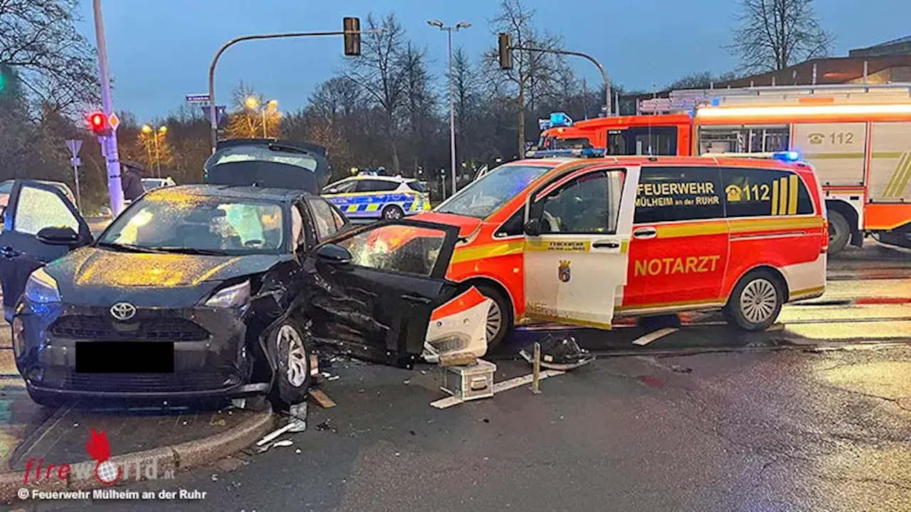 D: Verkehrsunfall mit einem Notarzteinsatzfahrzeug der Feuerwehr Mülheim an der Ruhr