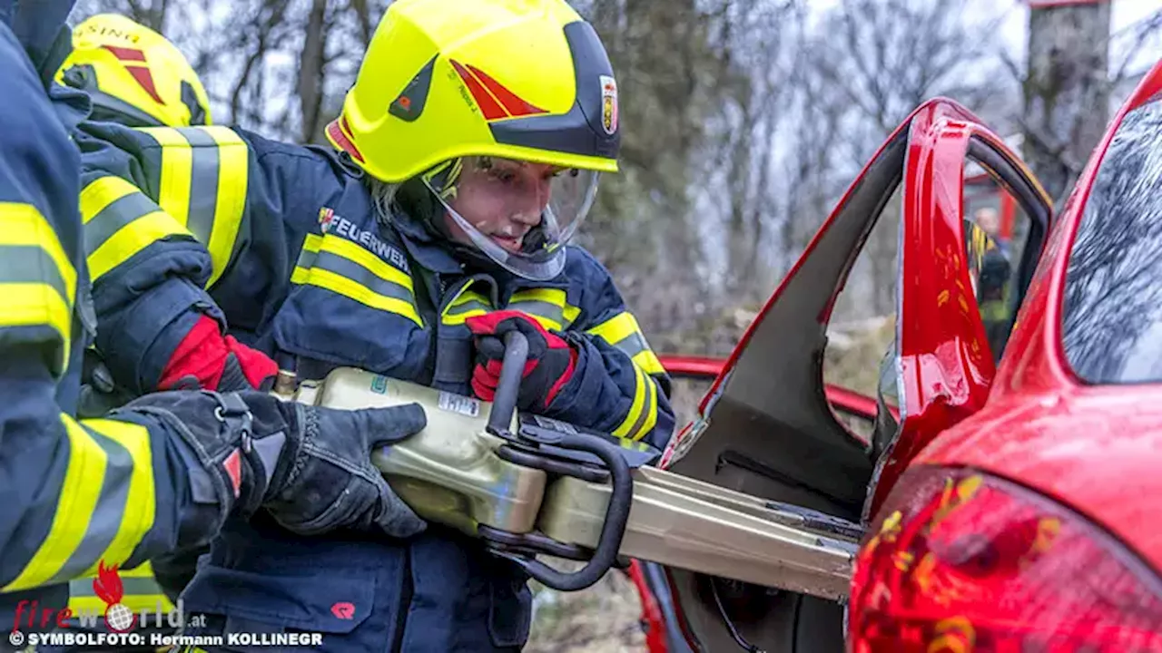 Schwerer Verkehrsunfall zwischen Zimmern und Solnhofen: Fahrzeuge stark deformiert, Opfer verletzt