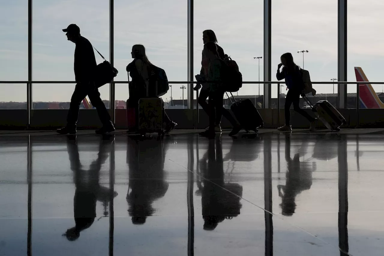 U.S. Senate panel criticizes rising airline seat fees, will call executives to testify