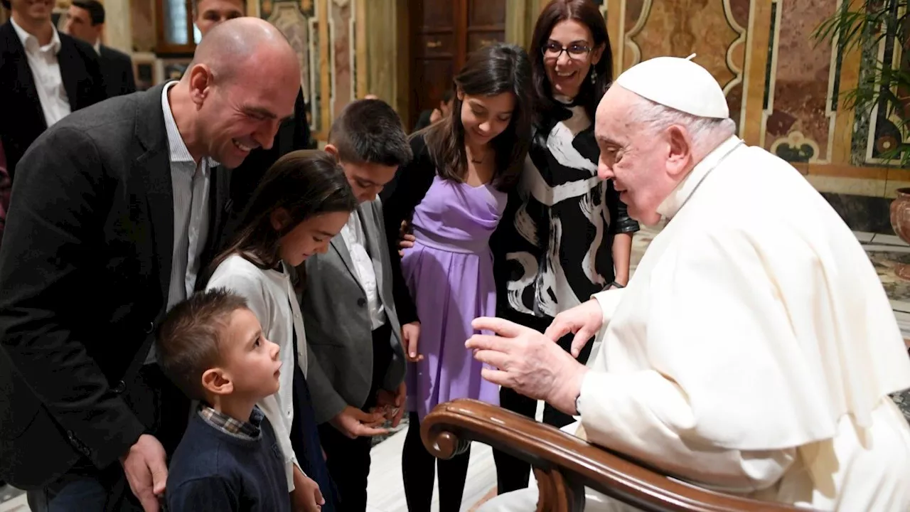 Pope: Church seeks to strengthen bonds of family and marriage