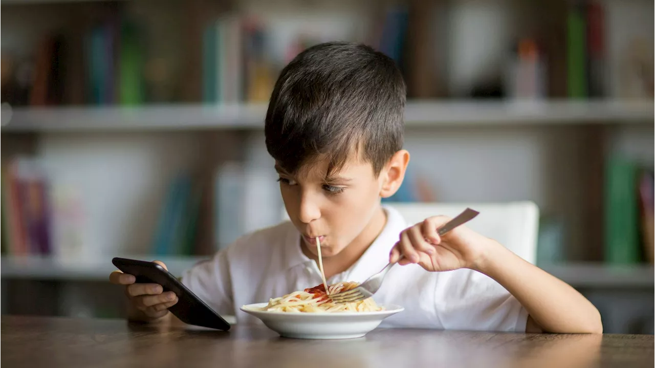 Österreichische Kinder erhalten durchschnittlich im Alter von zehn Jahren ihr erstes Smartphone