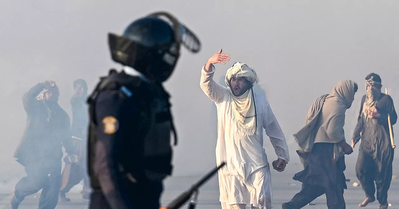 Islamabad Under Lockdown as Imran Khan's Supporters March on Parliament