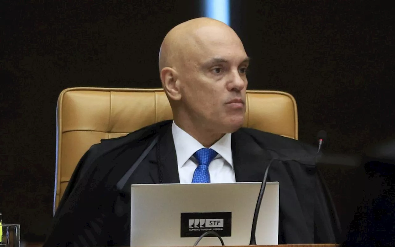 Moraes retira sigilo e manda à PGR relatório da PF que indicia Bolsonaro e mais 36