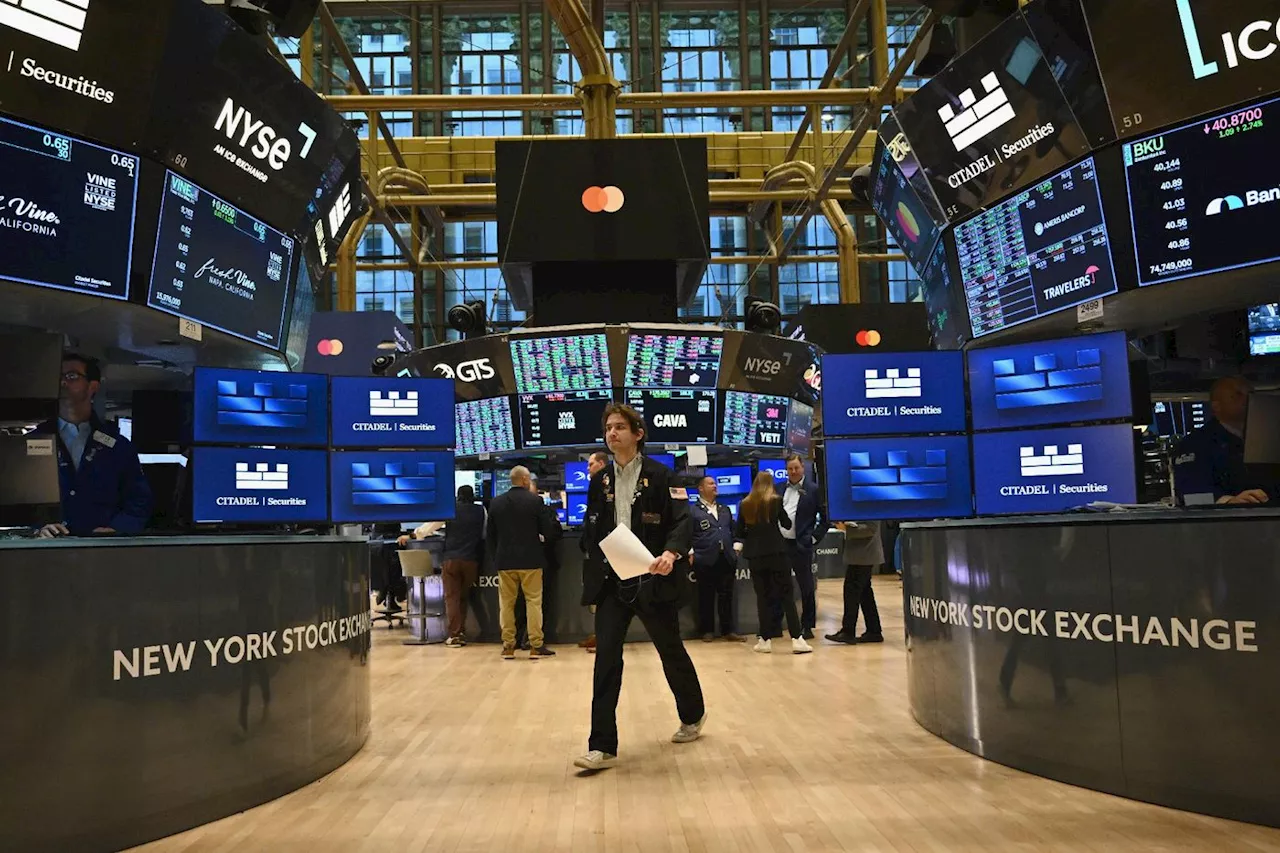 Wall Street termine en hausse, record du Dow Jones