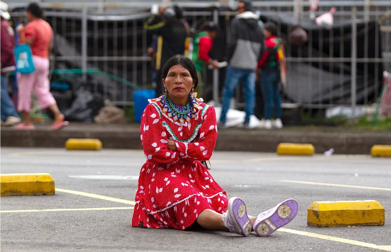 Des milliers d'indigènes à Bogota pour protester contre leur sort dans leur territoire