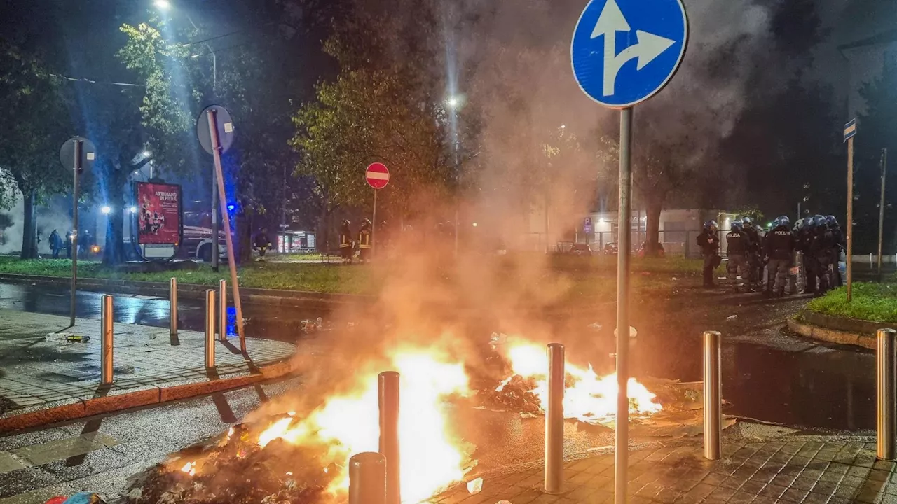 Morte di Ramy Elgaml, notte di tensione a Milano: roghi in strada, un bus sfasciato e cariche della polizia