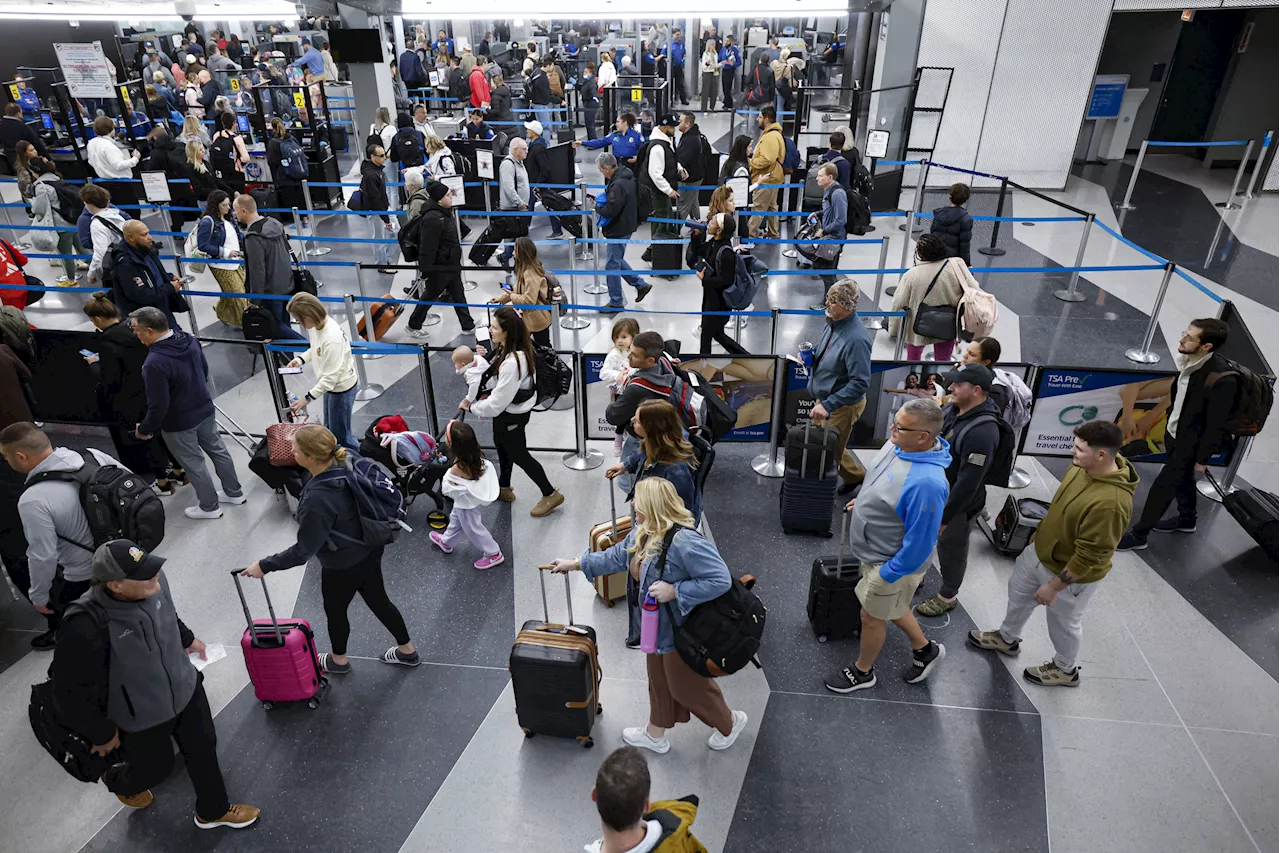 Senate Report Raises Concerns Over Airlines' 'Junk Fees' Before Thanksgiving Travel Surge