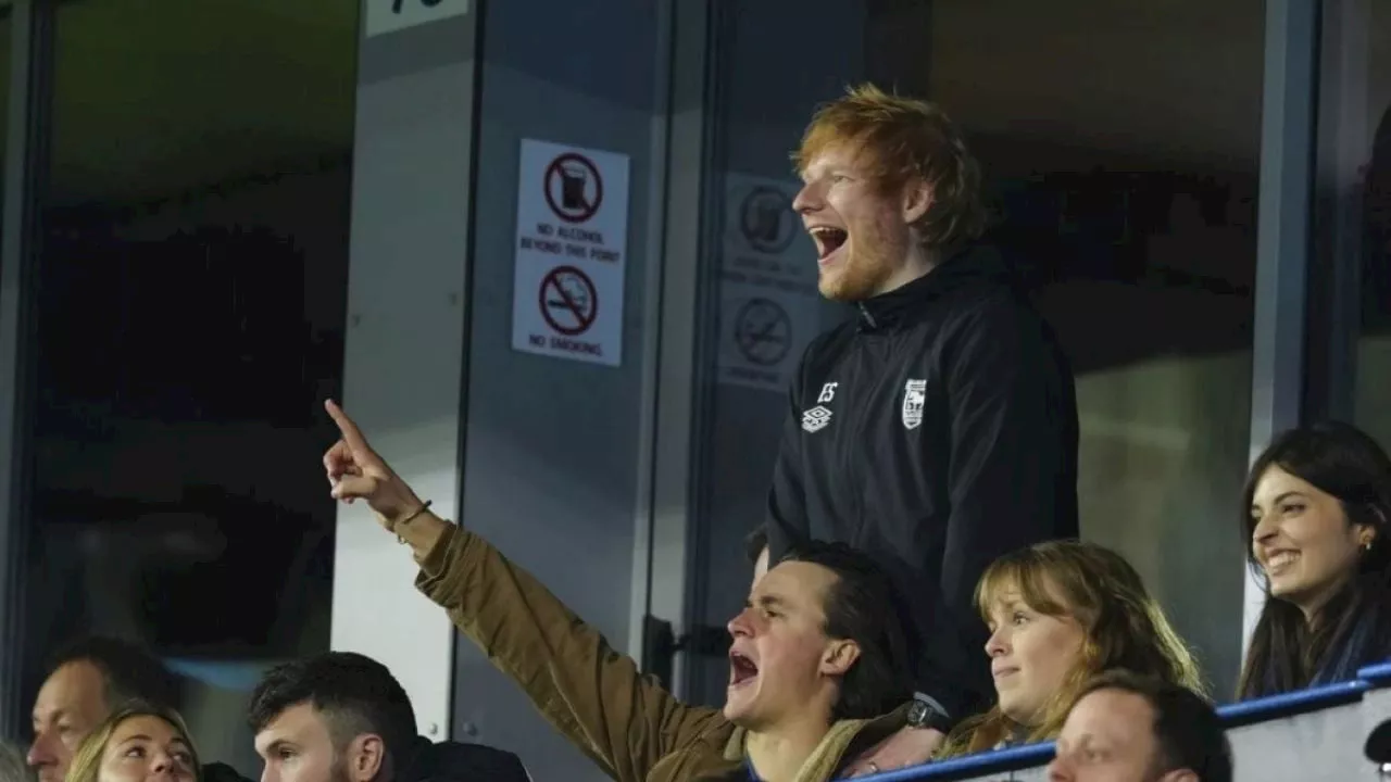 Ed Sheeran se disculpa con Ruben Amorim, técnico de Man United, por interrumpir entrevista (Video)