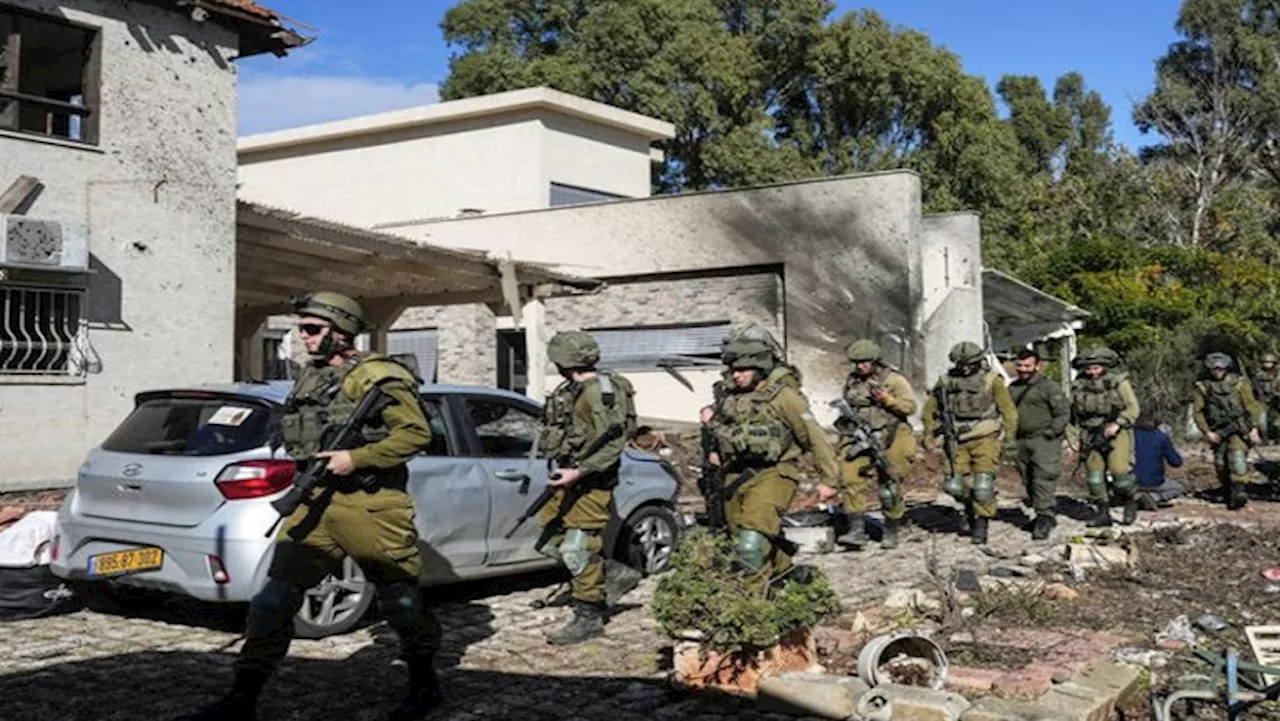 Israeli Soldiers Visit Damaged House Amid Ceasefire Agreement