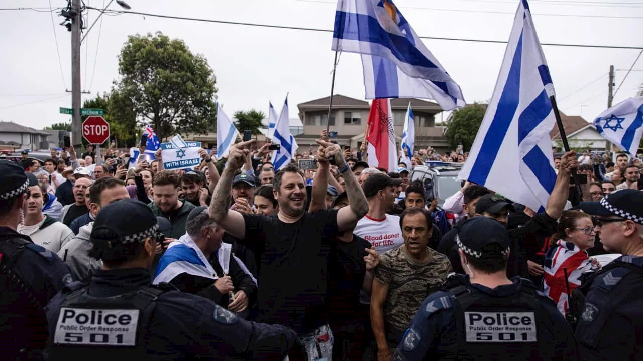 Man arrested after tense protest stand-off at Melbourne synagogue