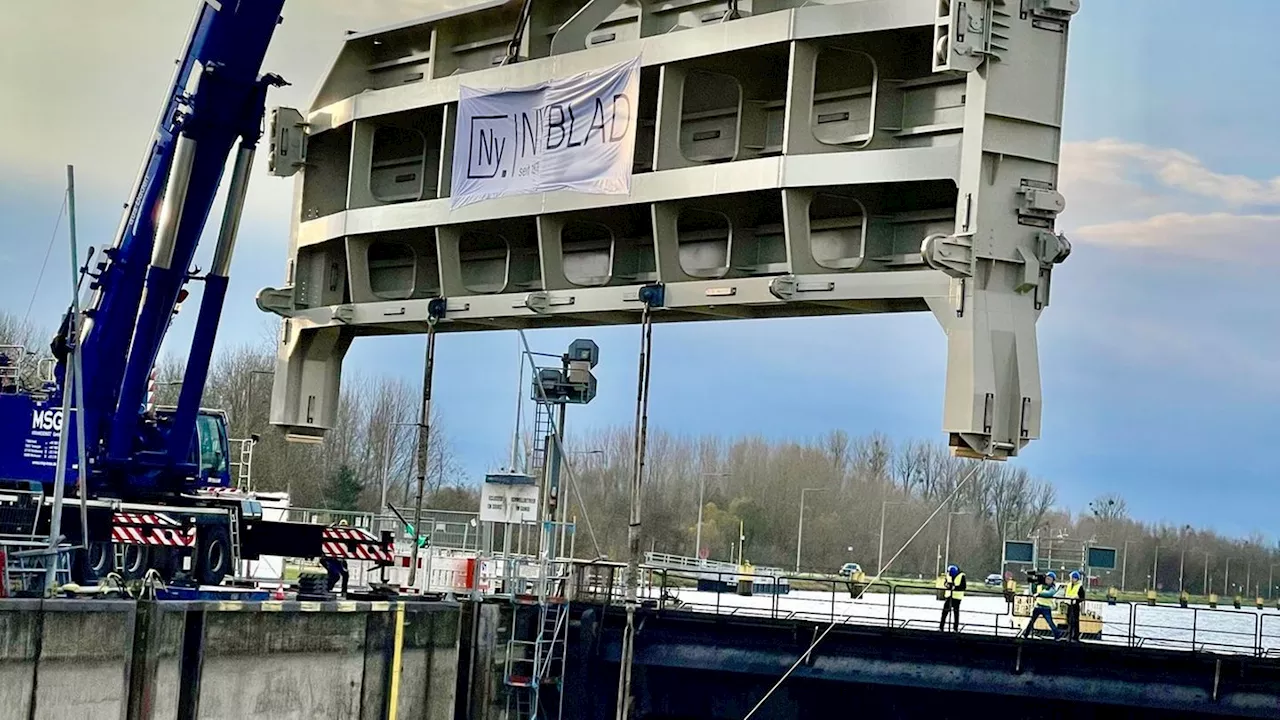 Unfälle: Nach Schiffsunfall: Neues Tor der Schleuse Iffezheim ist da