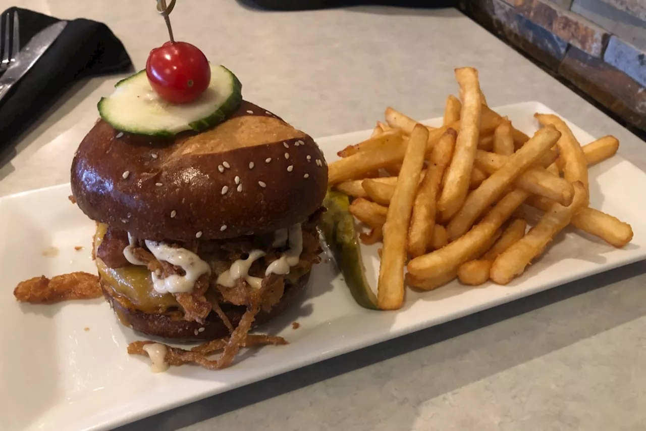 Novemburger Review: Cliffhanger Restaurant & Bar