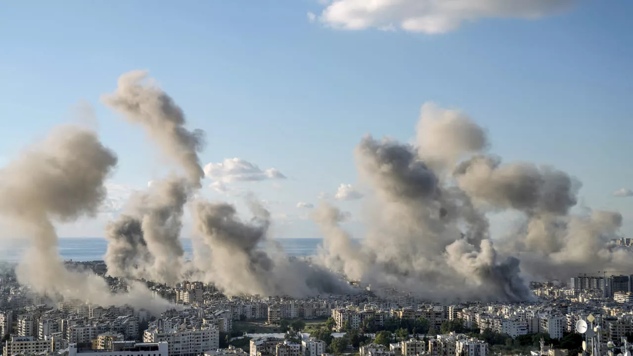 Israel'in Hava saldırıları: Beirut'te Edificiler Yenikendiyordu, 10 Kişiyi Öldürdü