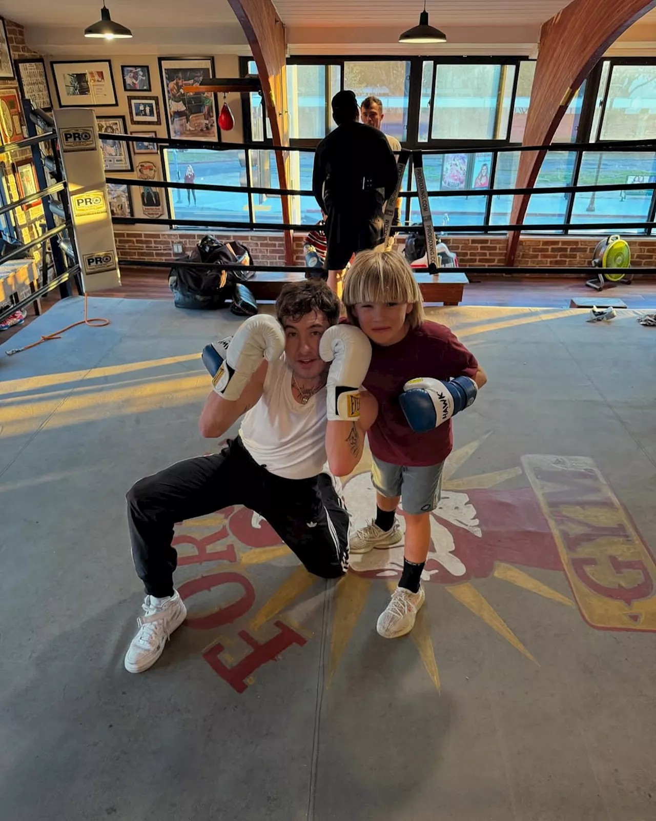 Barry Keoghan lends a hand by training alongside Chris Hemsworth and son