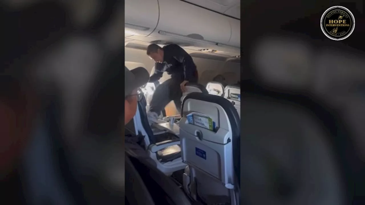 Passengers on United flight restrain unruly man after violent outburst during flight