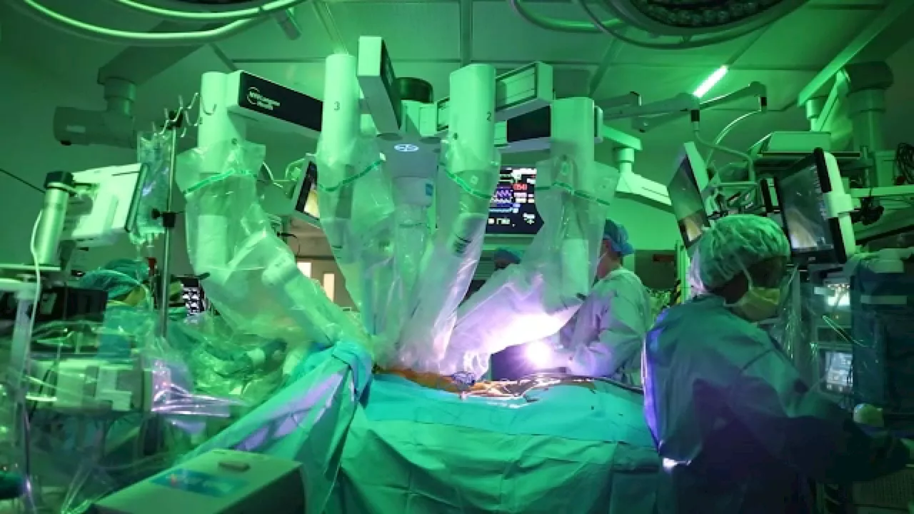 NYU Langone patient receives 1st robotic double lung transplant surgery in the world