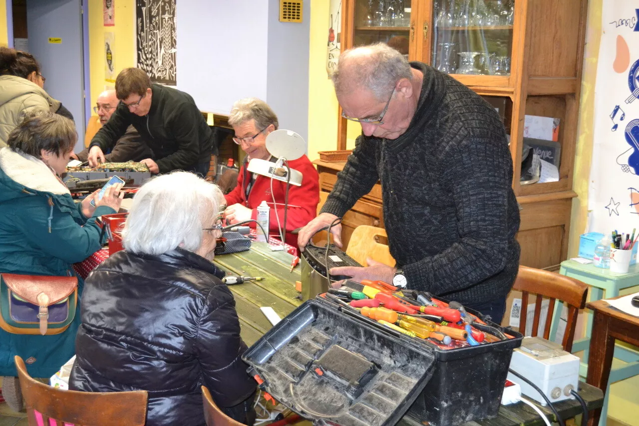 Repair café de Fougères : une adresse généreuse