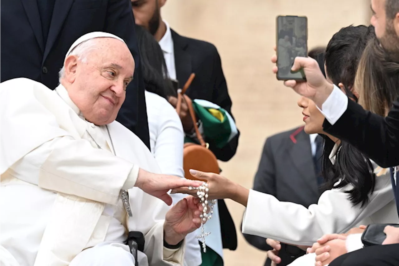 Papa Francesco durante l'udienza generale in Vaticano