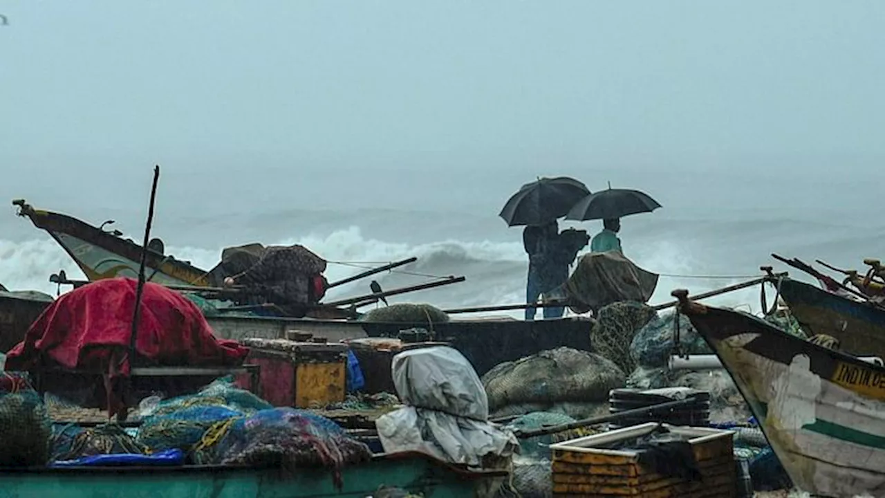 Tamil Nadu Rain: तमिलनाडु में चक्रवात की आशंका; भारी बारिश से जनजीवन प्रभावित, नौ जिलों में स्कूल-कॉलेज बंद