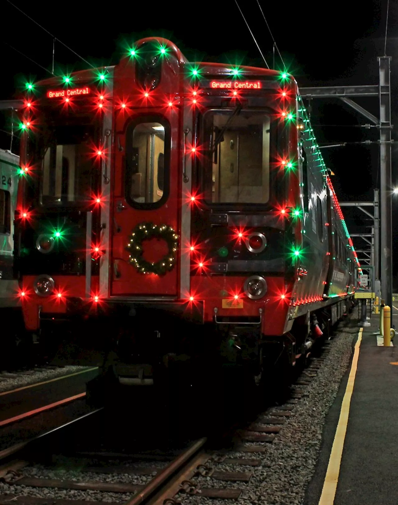 Metro-North stays on a festively fun track with debut of Holiday Lights Train