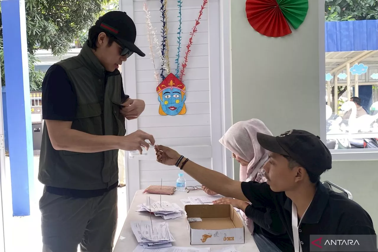 Ahmad Dhani tak hadir di TPS sampai waktu pemungutan suara berakhir