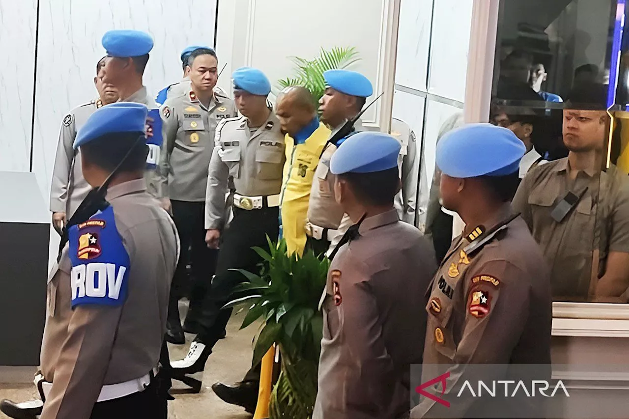 AKP Dadang Iskandar Digiring Usai Sidang Etik di Mabes Polri