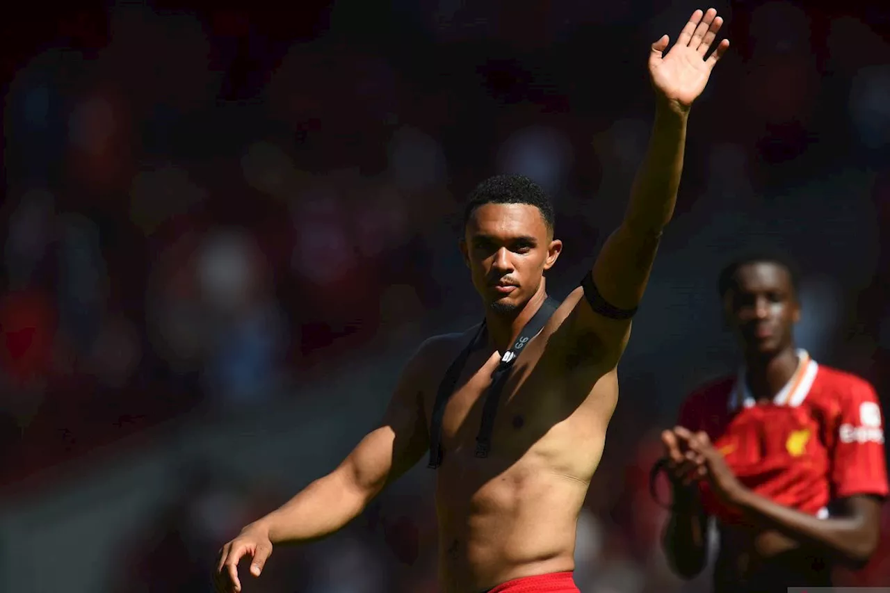 Trent Alexander-Arnold tak akan jadi starter lawan Madrid