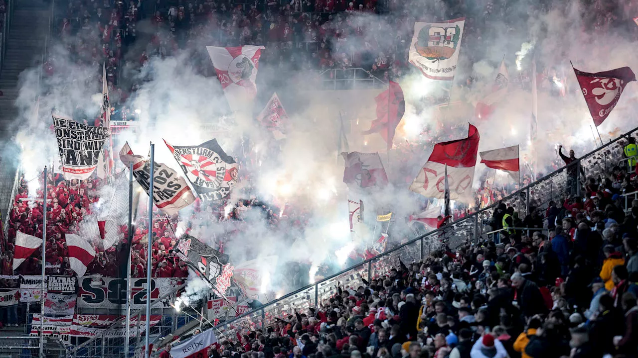 VfB Stuttgart: Nackt-Kontrollen an der Grenze: VfB-Fans brechen Reise ab