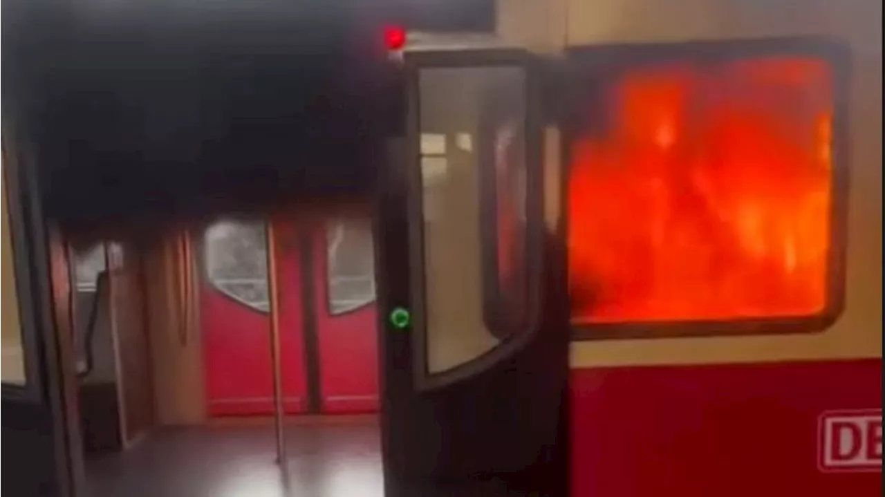 S-Bahn in Berlin in Flammen: Frau festgenommen