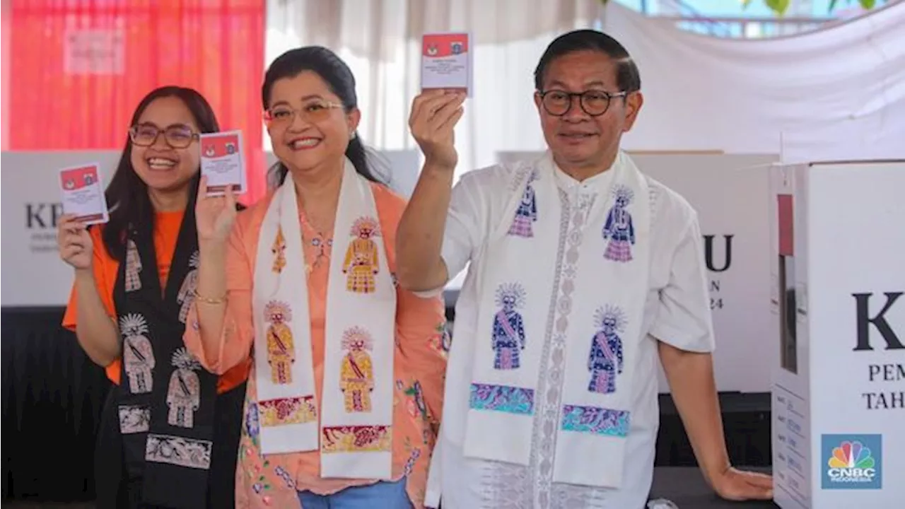 Detik-Detik Pramono Anung Nyoblos di TPS 046 Cipete, Bareng Anak-Istri