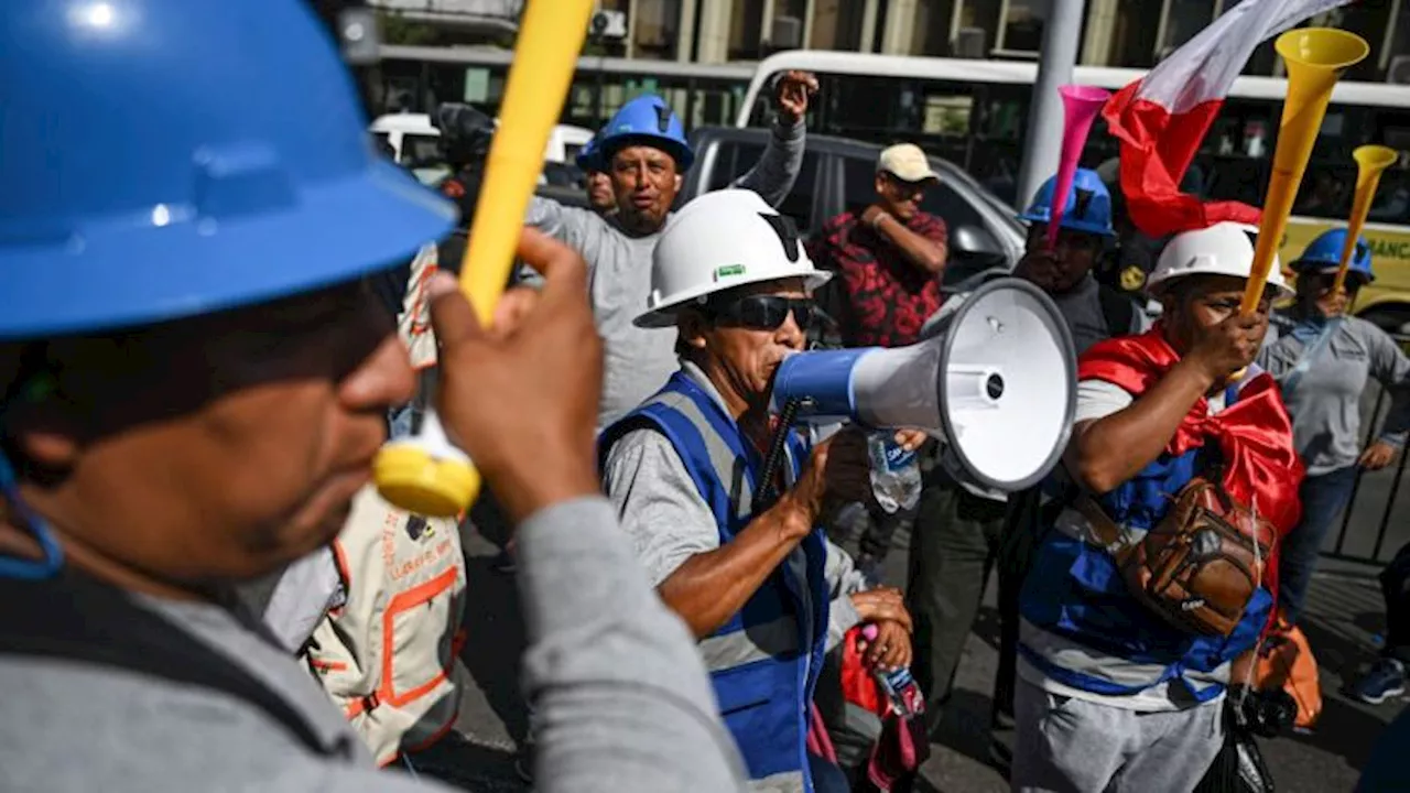 Congreso de Perú censura a ministro de Energía y Minas por negligencia en medio de protestas de mineros artesanales