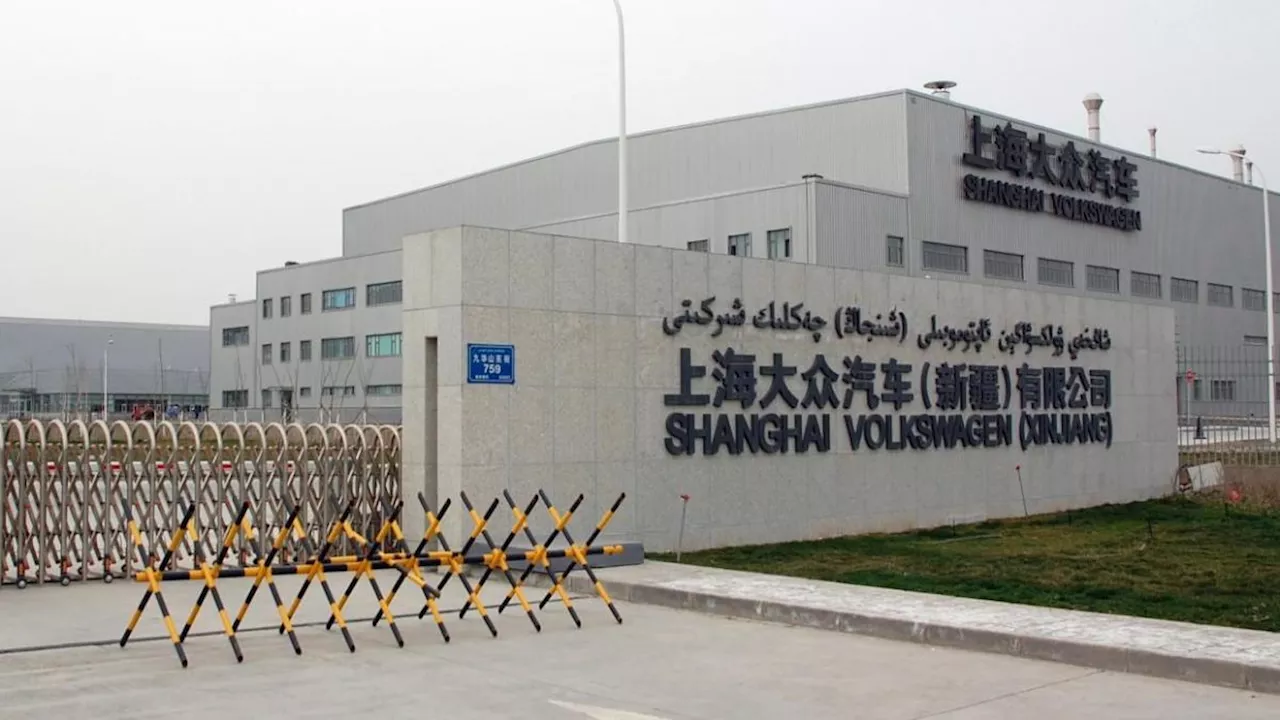 Volkswagen vende la controversa fabbrica cinese dello Xinjiang: perché c’entrano le violenze contro gli uiguri