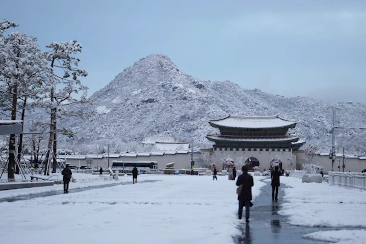 Kraftig snøfall overrasket Seoul i Sør-Korea