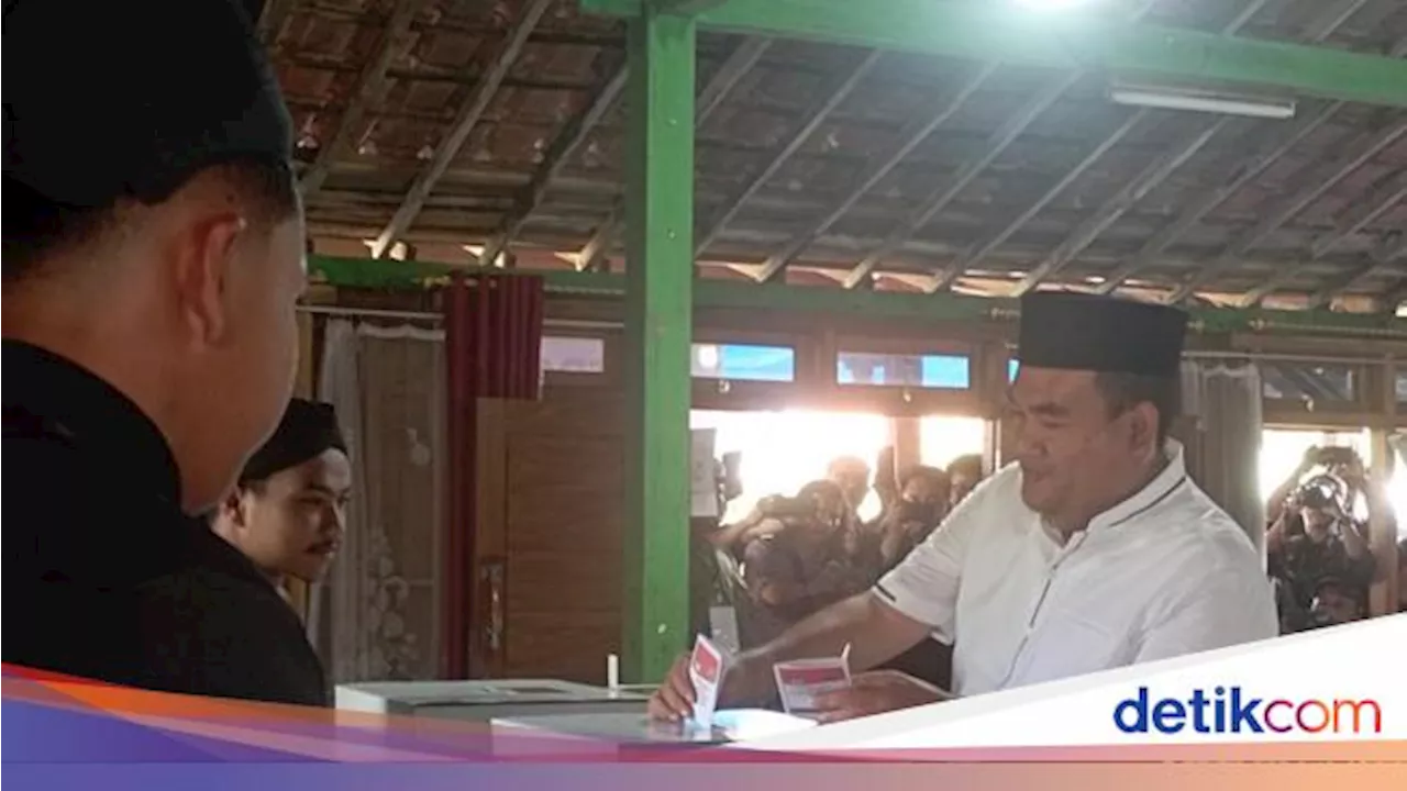 Bupati Blora Nyoblos di Seren Bareng Istri dan Anak: Optimis ASRI Menang Mutlak