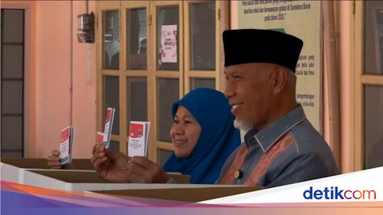 Cagub Sumbar Mahyeldi Nyoblos di TPS 5 STISIP Imam Bonjol Padang