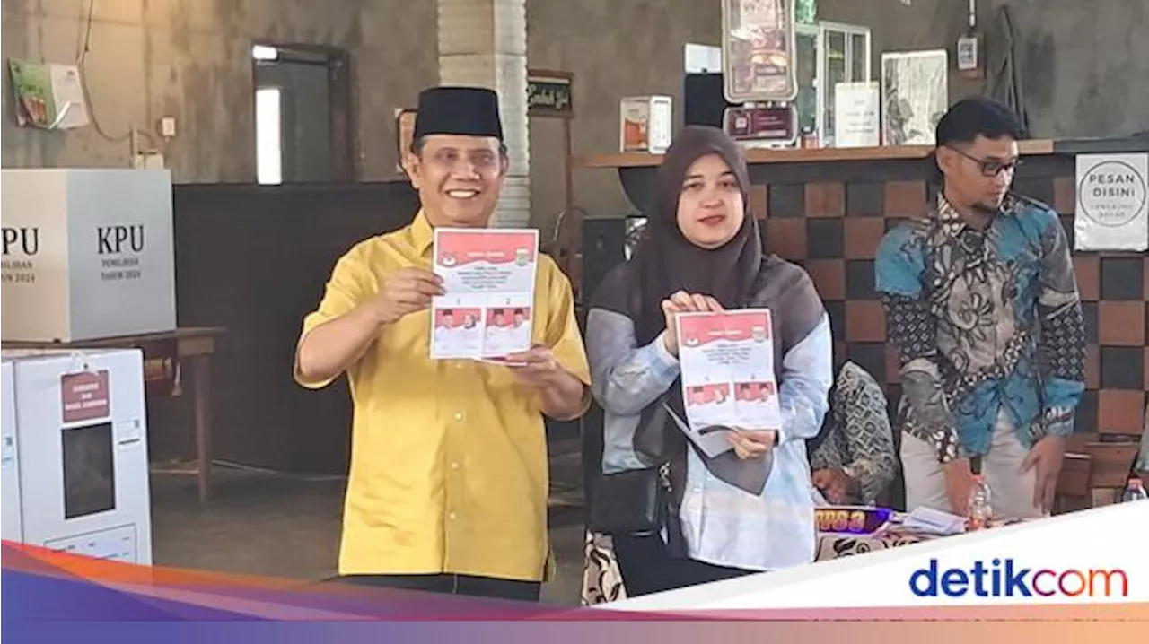 Calon Bupati Malang Gunawan HS Nyoblos Bareng Istri di Gondanglegi