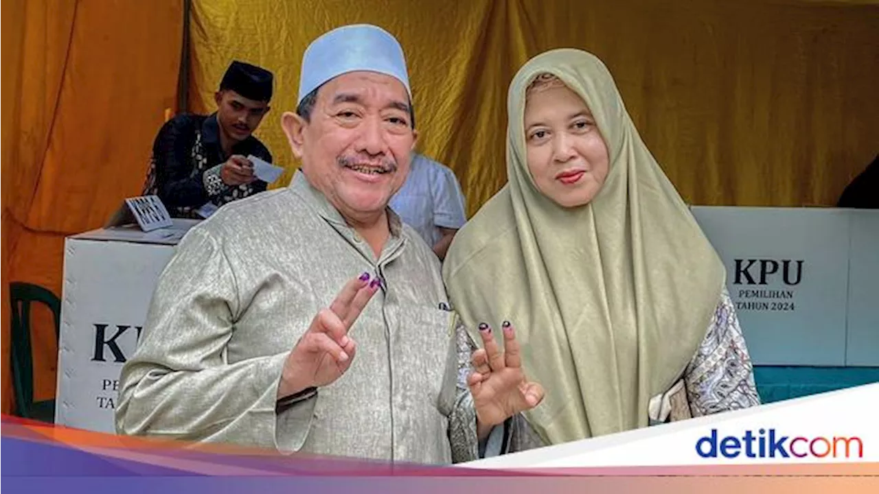 Cawabup Sumenep Kiai Imam Hasyim Bareng Istri Nyoblos di TPS 002