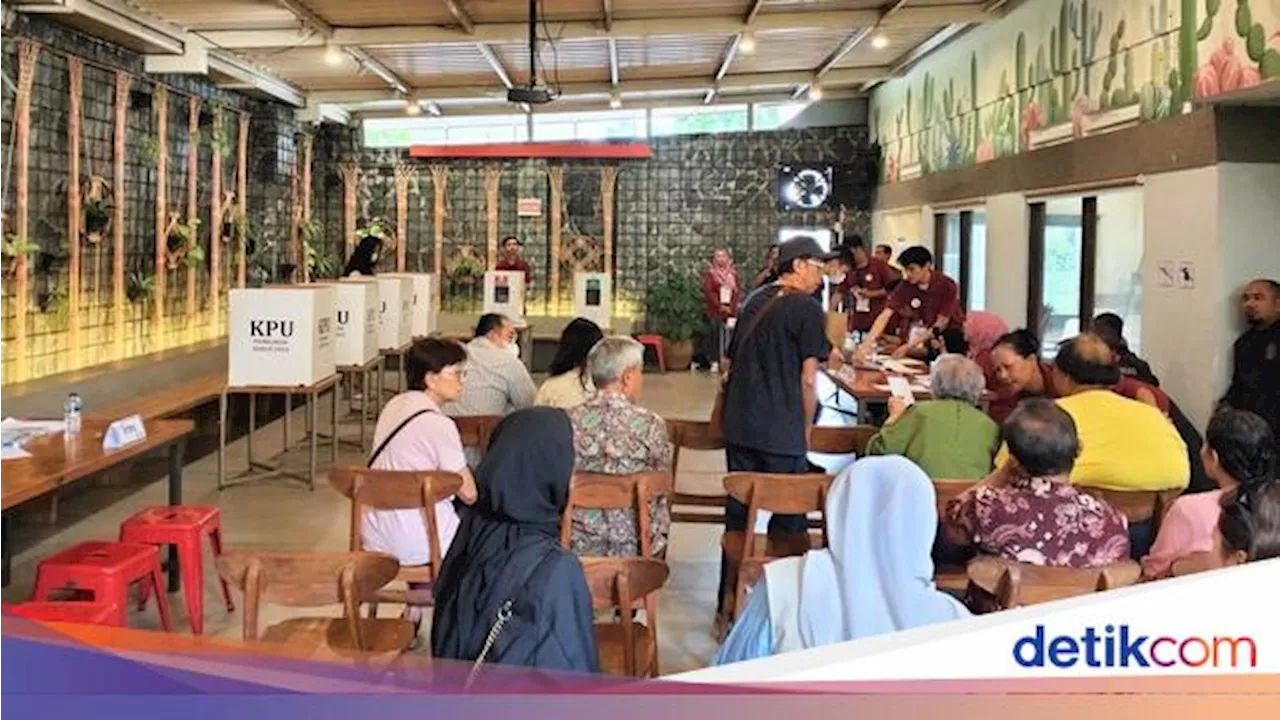 Coffee Shop di Bandung Disulap Jadi TPS, Warga Mencoblos Sambil Ngopi