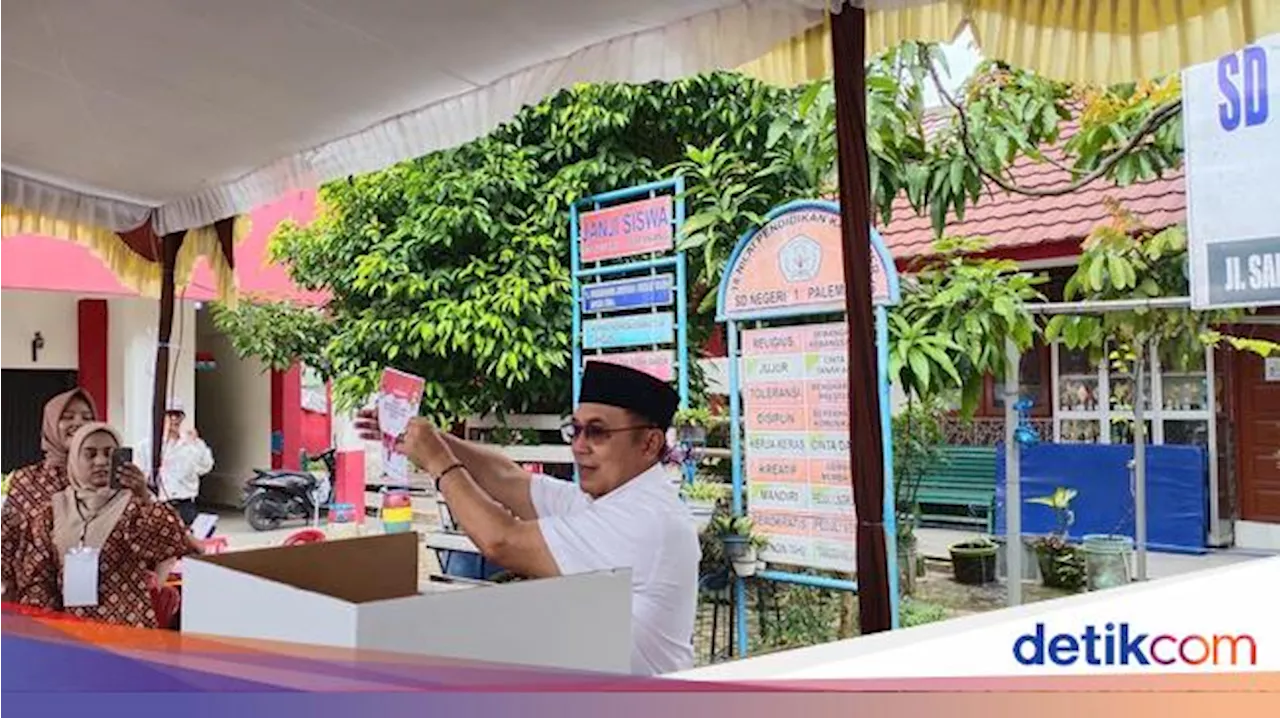 Eddy Santana Kenakan Pakaian Putih Saat Nyoblos, Optimistis Menang