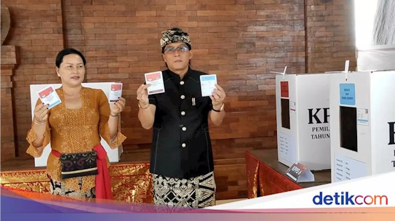 Giri Prasta Nyoblos Bareng Keluarga di Desa Pelaga