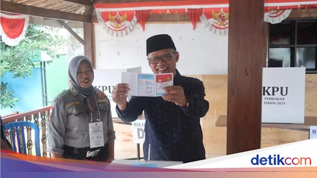 Ketum PP Muhammadiyah Haedar Nashir Nyoblos di TPS Kasihan Bantul