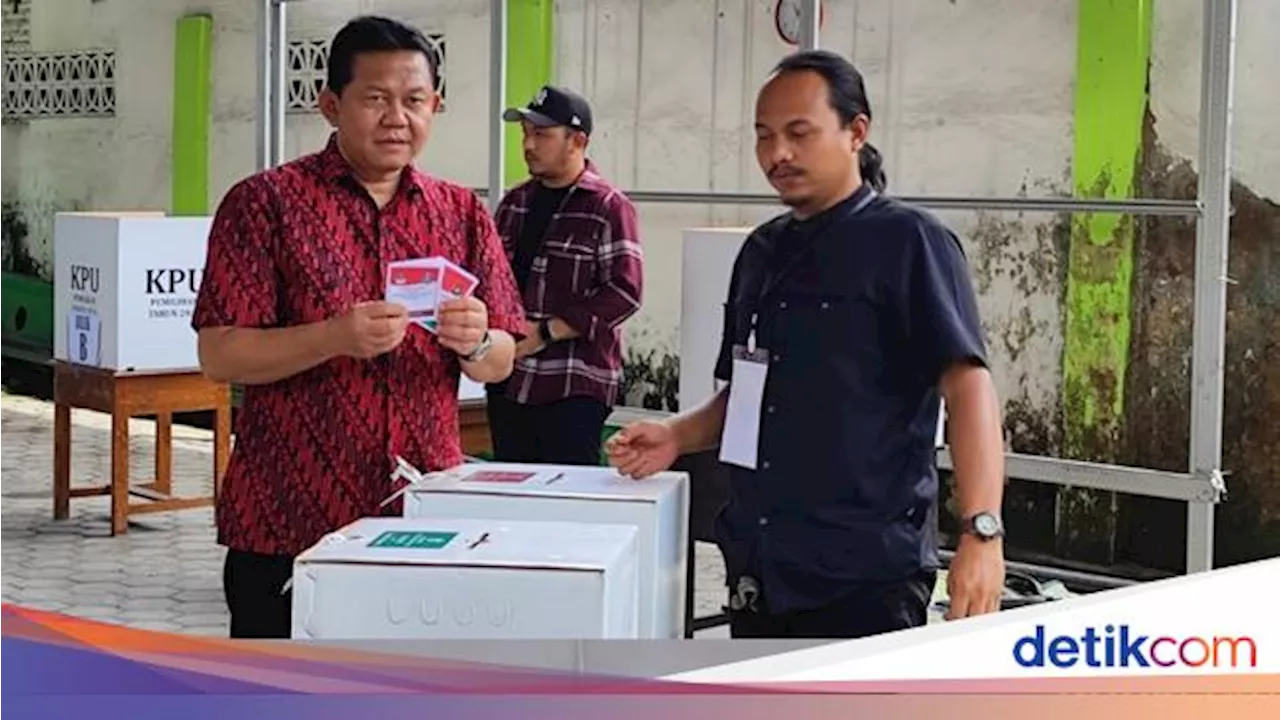 Momen Dua Calon Wali Kota Blitar Nyoblos di TPS Dekat Rumahnya