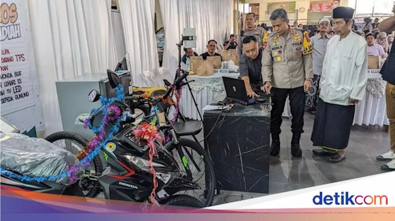 Nia Riatiani Bahagia Dapat Motor dari Polres Trenggalek Usai Nyoblos