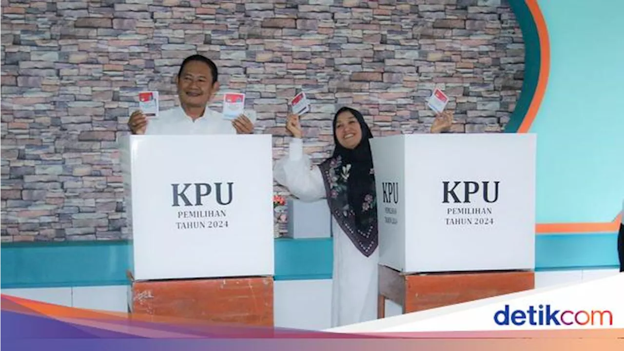 Pak Yes Nyoblos Bareng Keluarga, Minta Warga Lamongan Tak Golput