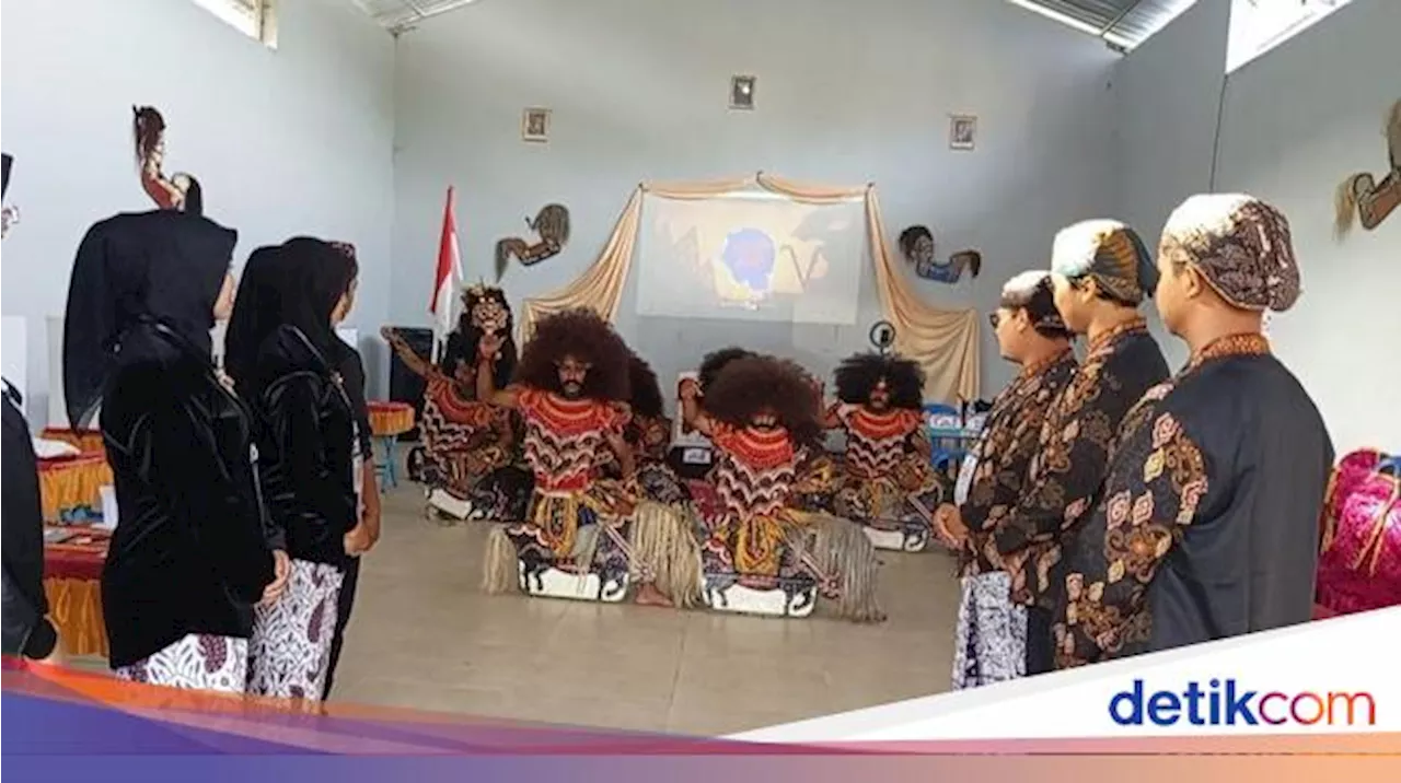 Tarian Jaran Kepang Mengiringi KPPS di TPS 06 Magelang