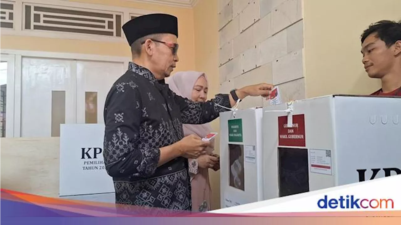 TGB Teringat Kehidupan Masa Kecil Saat Mencoblos Bareng Istri di Mataram