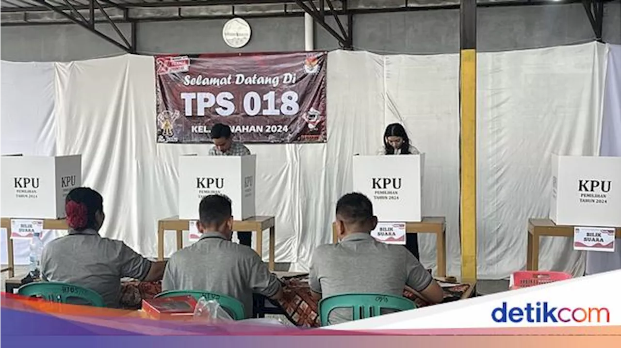 Wakil Presiden Gibran Rakabuming Raka Mencoblos di TPS 18 Manahan