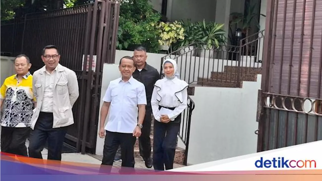 Pakai Kemeja Putih, Bahlil Nyoblos di TPS 003 Duren Tiga