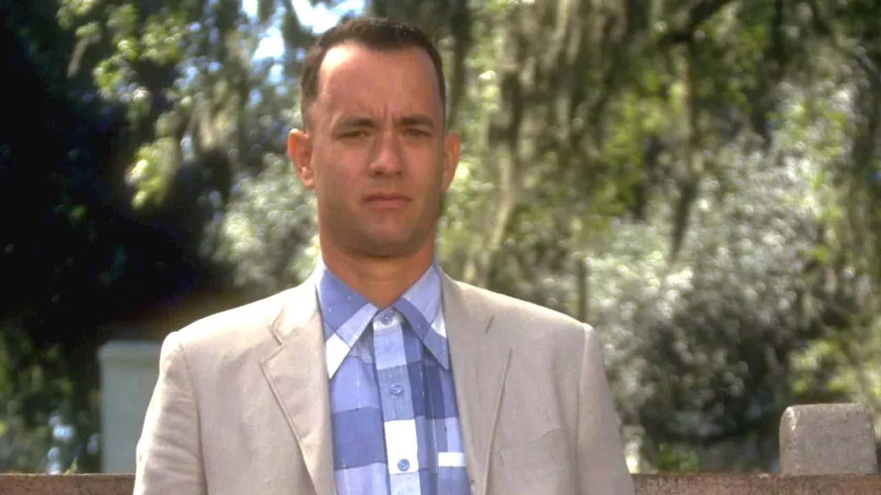 Wir vergessen es immer wieder, aber Tom Hanks spielt gleich ZWEI Rollen in 'Forrest Gump'!