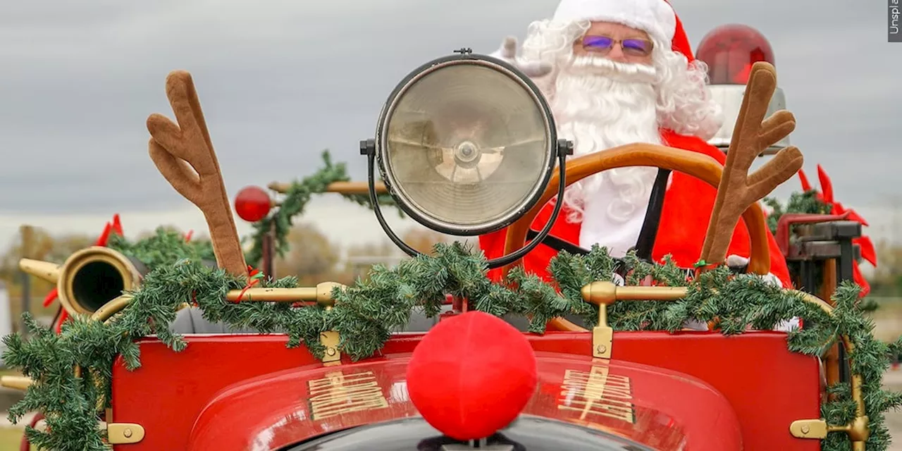 Woman allegedly punched a Santa Claus at Christmas parade for blocking her view